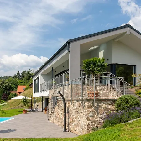 Greim15 --- Ganzes Mit Fernsicht, Pool, Wellness Ferienhaus *